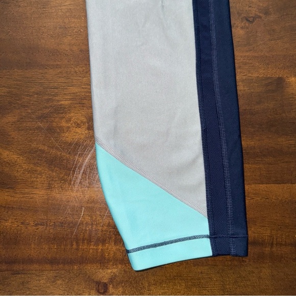 Under Armour Capri Leggings Compression Heat Gear Navy Blue and Gray Size Large - Picture 3 of 9